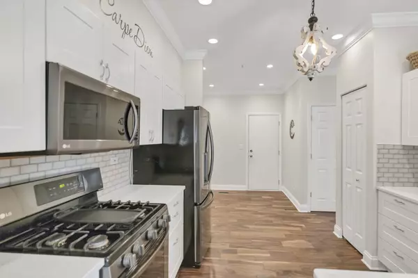 730 Stuarts DR #730, St. Charles, IL 60174