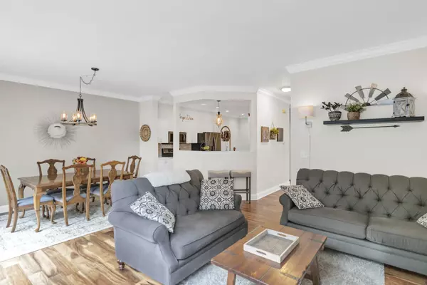 730 Stuarts DR #730, St. Charles, IL 60174