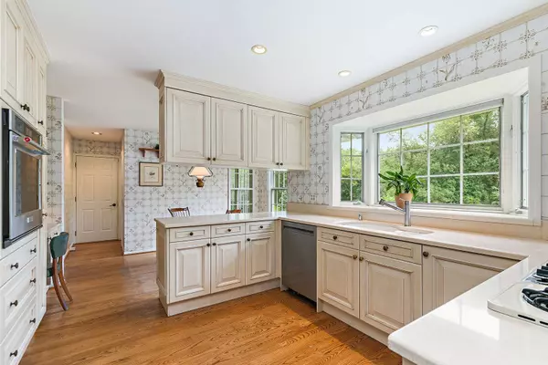 43 Ravenscraig LN, Inverness, IL 60067