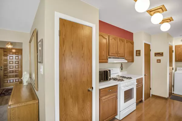 236 Clearmont DR, Elk Grove Village, IL 60007