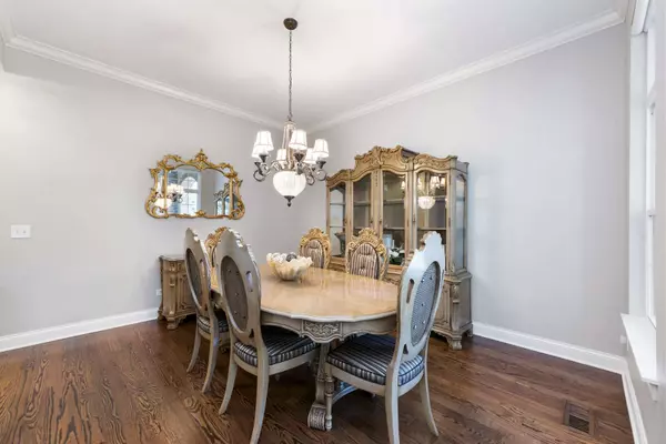 4545 Foxgrove DR, St. Charles, IL 60175