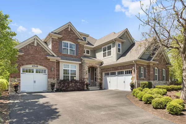 4545 Foxgrove DR, St. Charles, IL 60175