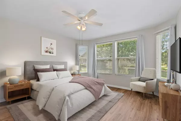 11773 Wildrose DR, Huntley, IL 60142