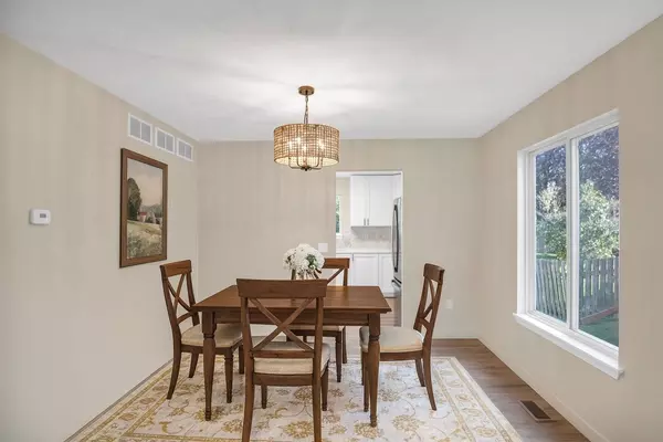 2076 Whitmore DR, Romeoville, IL 60446