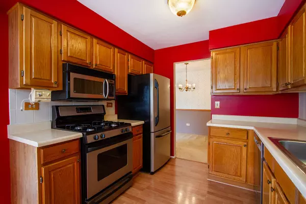 1405 Creekside CT #B, Elgin, IL 60123