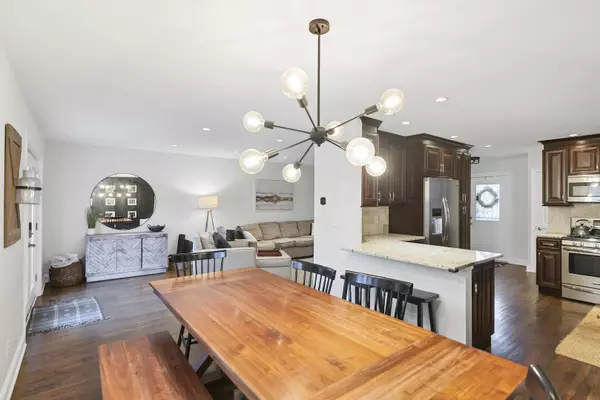 888 Geneva DR, Geneva, IL 60134