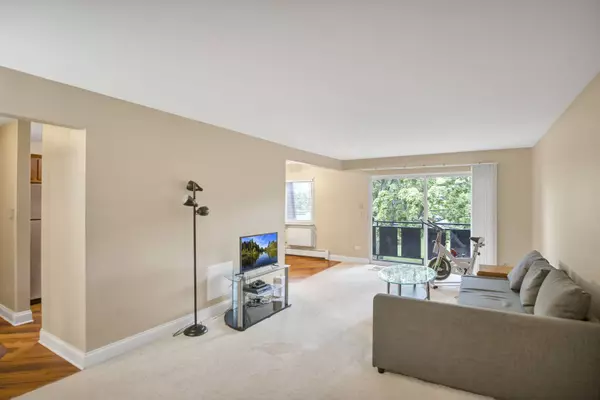 2604 N Windsor DR #206, Arlington Heights, IL 60004