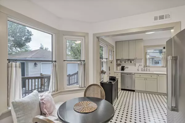 298 Harvey AVE, Des Plaines, IL 60016