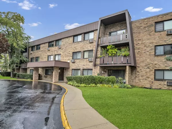 2604 N Windsor DR #206, Arlington Heights, IL 60004