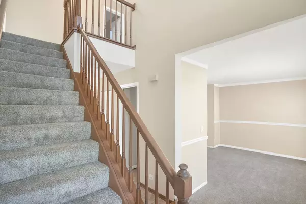 769 White Pine CIR, Lake In The Hills, IL 60156