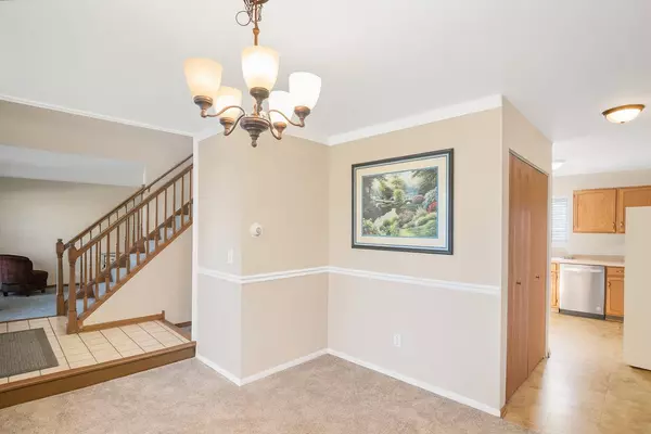 769 White Pine CIR, Lake In The Hills, IL 60156