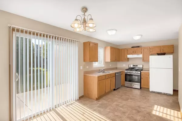 769 White Pine CIR, Lake In The Hills, IL 60156