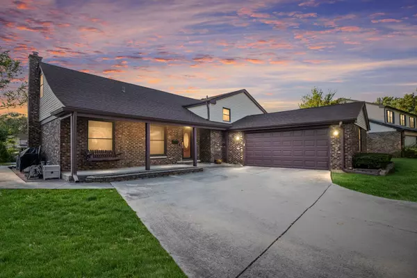 1306 E Best DR, Arlington Heights, IL 60004