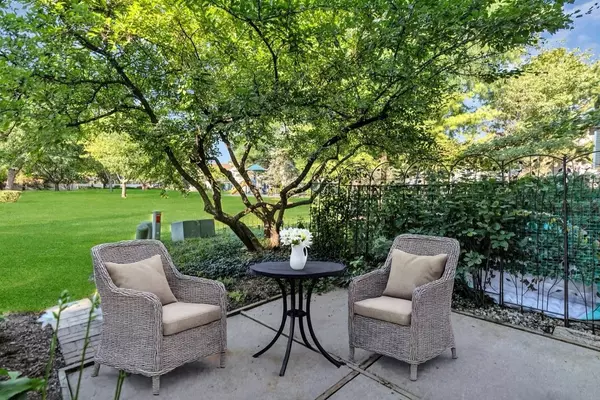 1300 Cranbrook DR #1300, Schaumburg, IL 60193