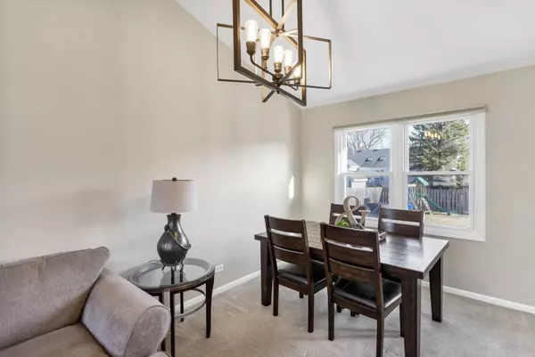 460 Hunters WAY, Fox River Grove, IL 60021