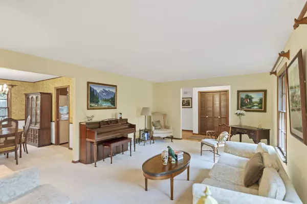 522 S Echo LN, Palatine, IL 60067