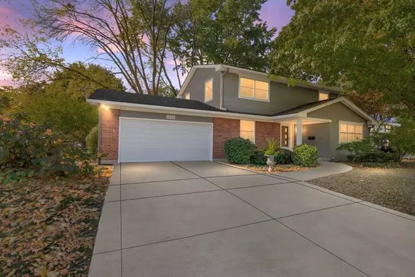 1666 Lin Lor CT, Elgin, IL 60123