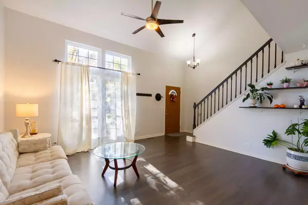 1734 Somerfield LN, Crystal Lake, IL 60014