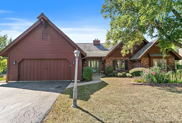 1548 Wood Creek TRL, Bartlett, IL 60103