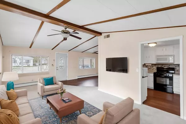 1053 Lakeview RD, Elgin, IL 60123