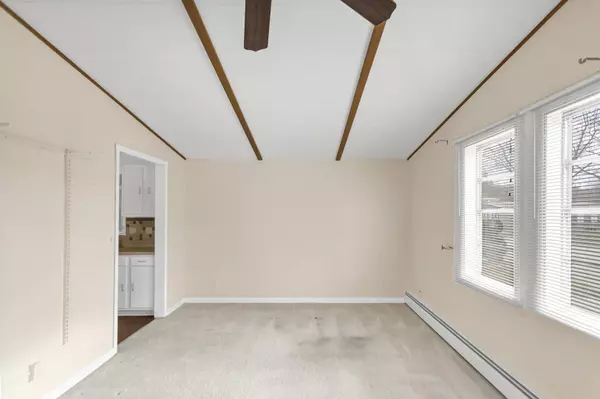 1053 Lakeview RD, Elgin, IL 60123