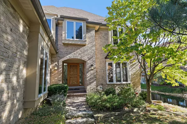 45 Tartan Lakes DR, Westmont, IL 60559