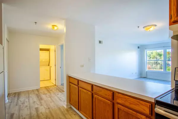 3265 Kirchoff RD #223, Rolling Meadows, IL 60008