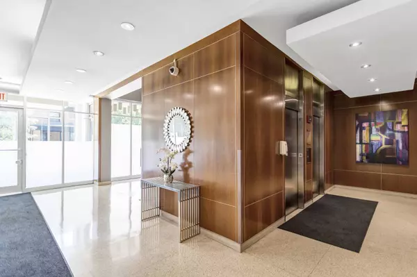 450 W Briar PL #13G, Chicago, IL 60657