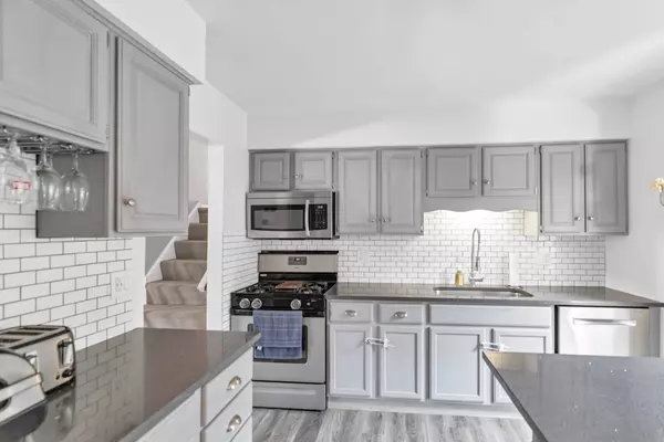 2315 Stepstone LN, Hanover Park, IL 60133