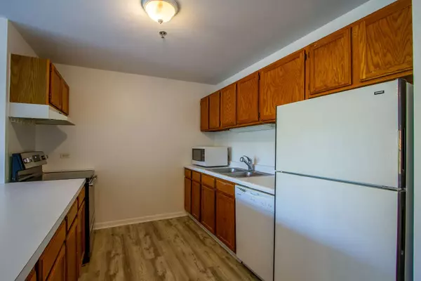 3265 Kirchoff RD #223, Rolling Meadows, IL 60008