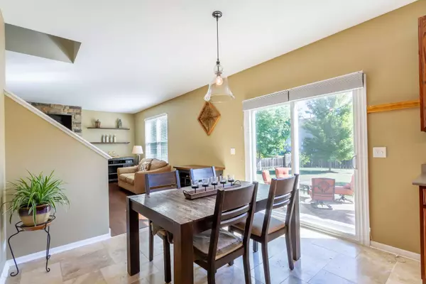 125 Augusta DR, Gilberts, IL 60136