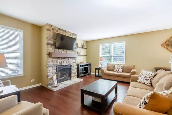 125 Augusta DR, Gilberts, IL 60136