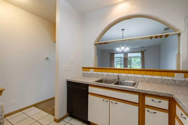 1244 Brookdale DR #1244, Carpentersville, IL 60110