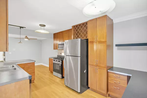 263 Driftwood LN #2D, Schaumburg, IL 60193