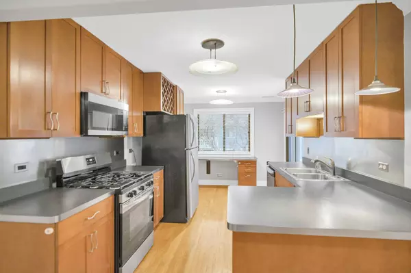 263 Driftwood LN #2D, Schaumburg, IL 60193