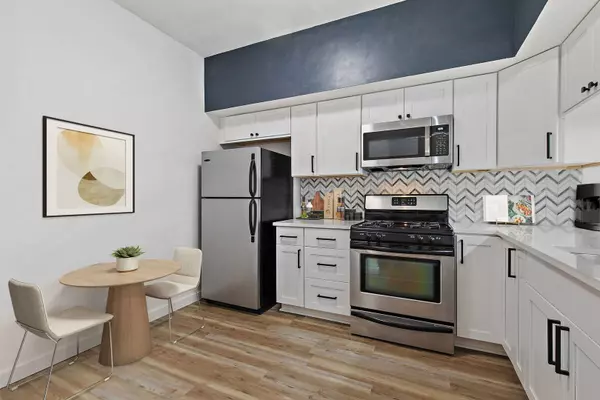 1113 Regency CT, Schaumburg, IL 60193