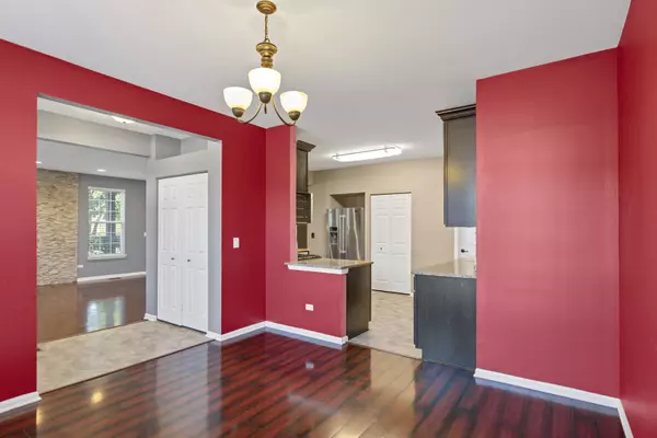 1949 Blackberry LN #1949, Hoffman Estates, IL 60169