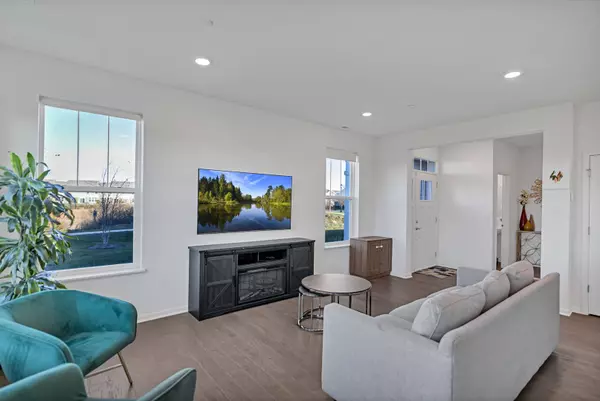 3202 Martini ST, Mundelein, IL 60060