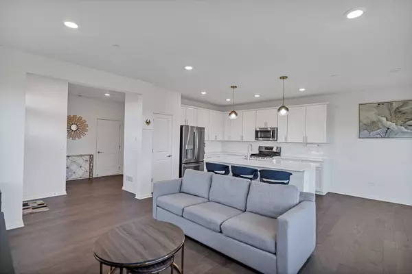 3202 Martini ST, Mundelein, IL 60060