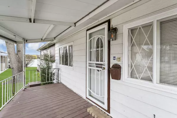 1053 Lakeview RD, Elgin, IL 60123