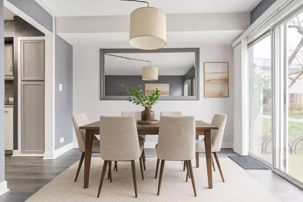 1941 Quaker Hollow LN #1941, Streamwood, IL 60107