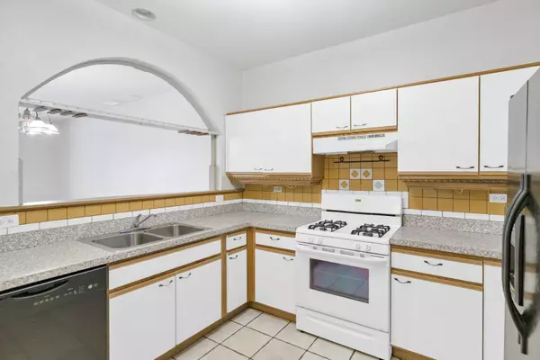 1244 Brookdale DR #1244, Carpentersville, IL 60110