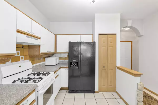 1244 Brookdale DR #1244, Carpentersville, IL 60110