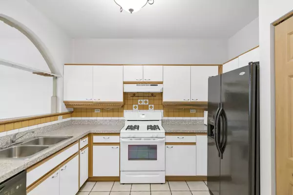 1244 Brookdale DR #1244, Carpentersville, IL 60110