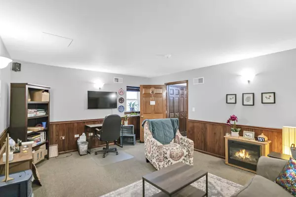 278 N State ST, Hampshire, IL 60140