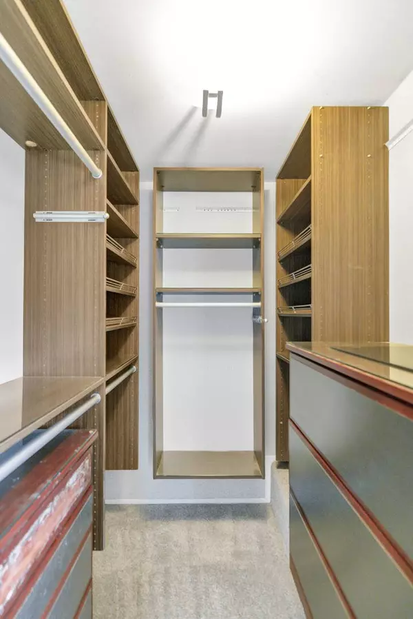 1941 Quaker Hollow LN #1941, Streamwood, IL 60107