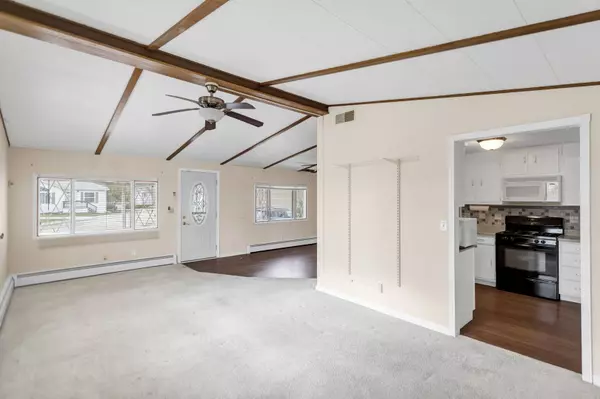 1053 Lakeview RD, Elgin, IL 60123