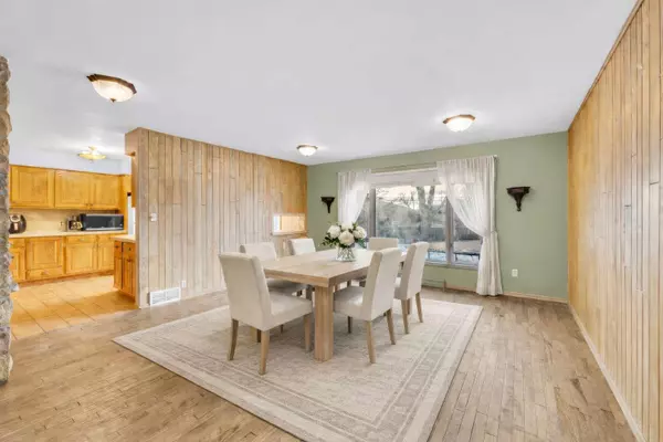 801 Woodlawn DR, Dekalb, IL 60115