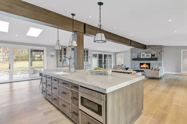 4N637 Pheasant Run DR, St. Charles, IL 60175