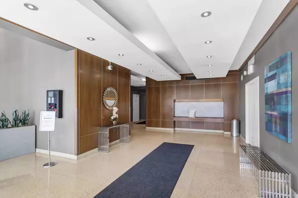 450 W Briar PL #13G, Chicago, IL 60657